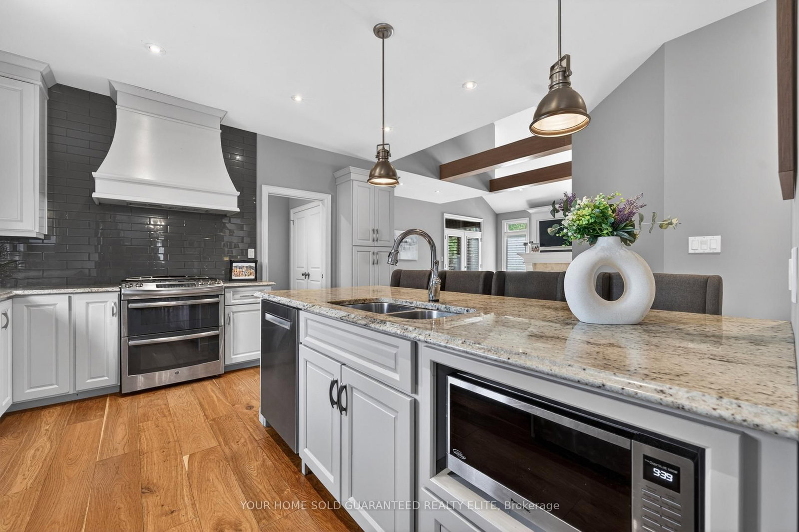 116 Livingston Avenue • Grimsby, ON photo 8