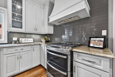 116 Livingston Avenue • Grimsby, ON photo 9
