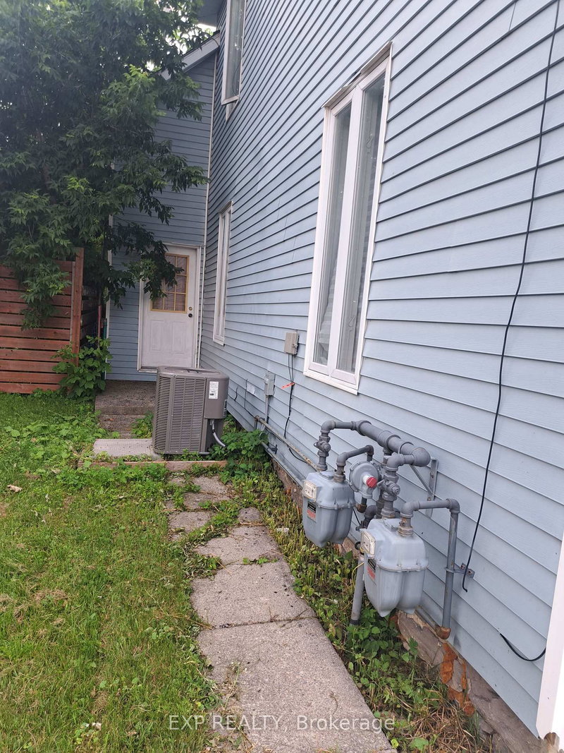 19 Kenyon Street W