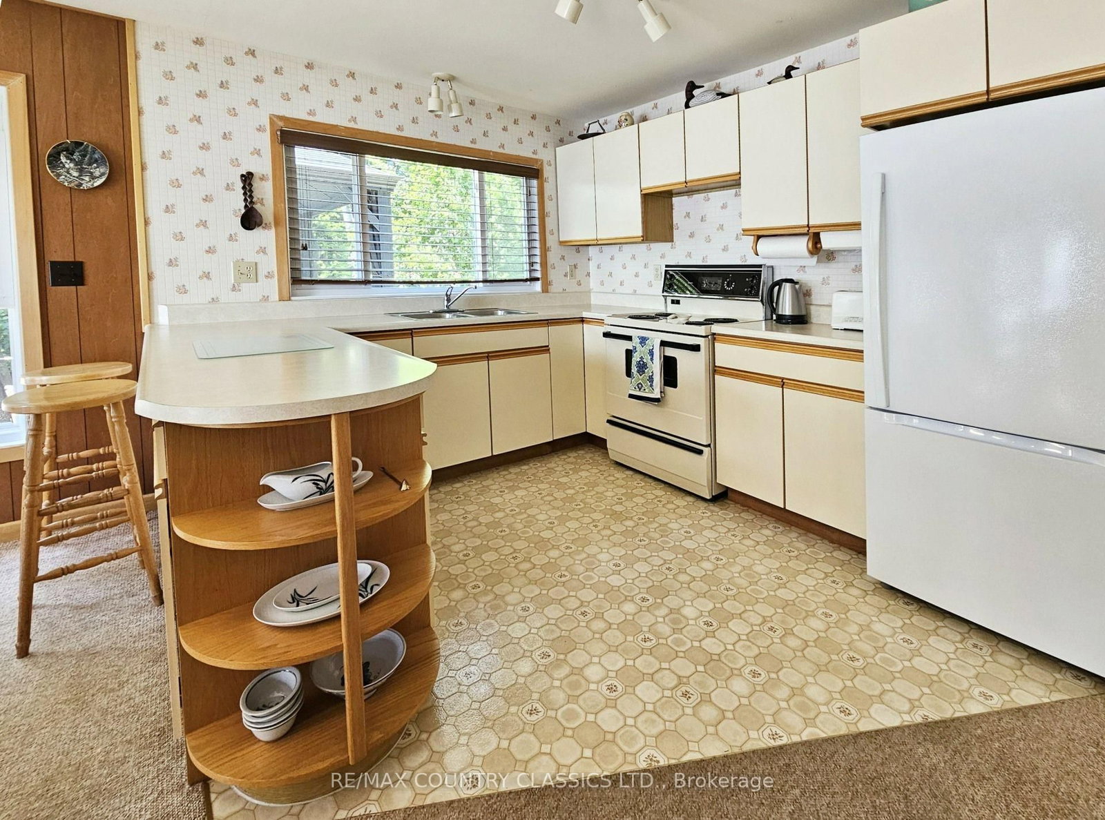 1483 Wilowski Drive • Barry's Bay, ON photo 16