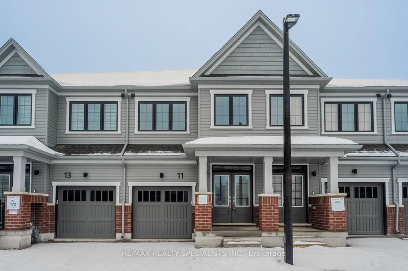 home for lease on 11 Radium Common