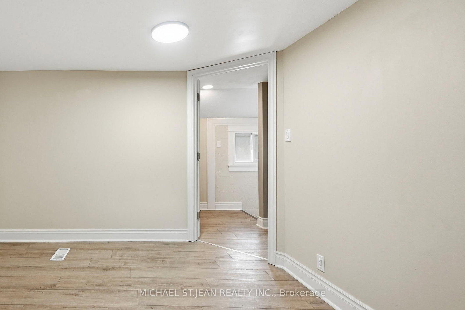 26 State Street • Welland, ON photo 16