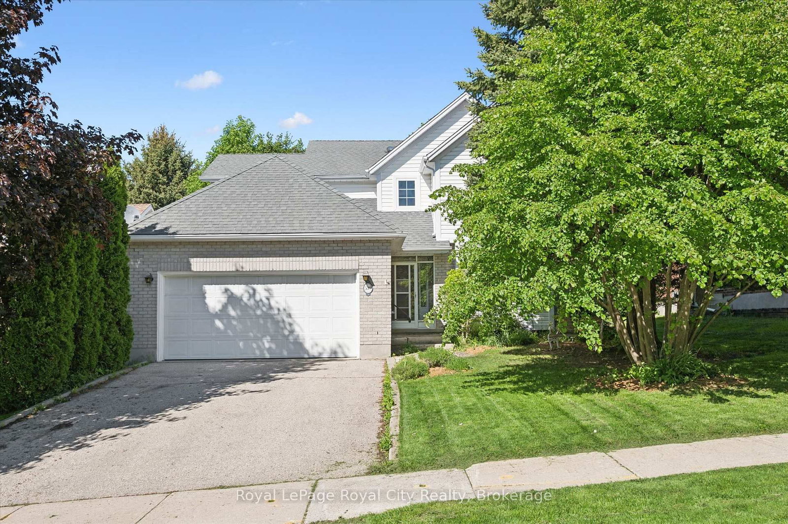 539 Harvey Street • Centre Wellington, ON photo 2
