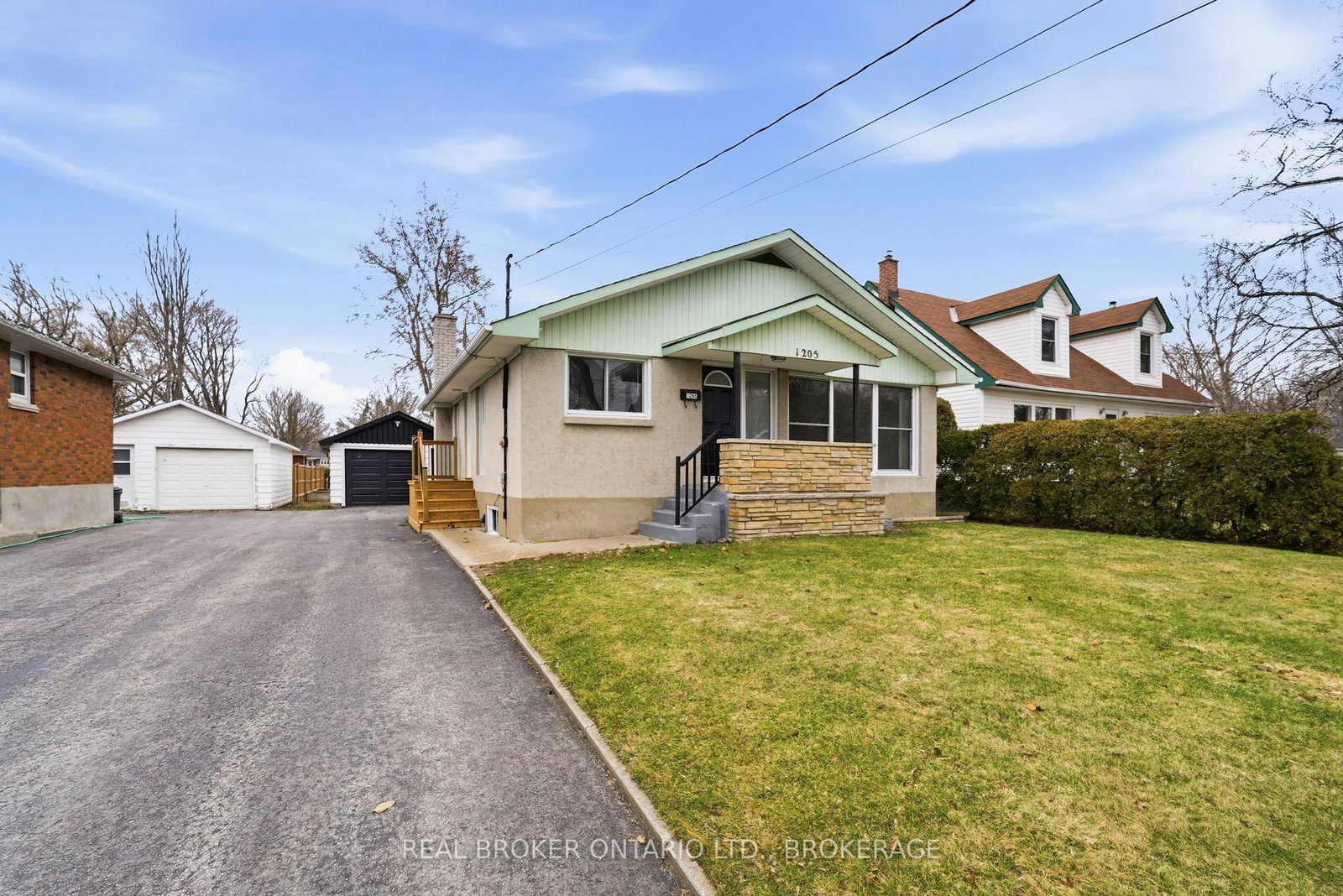 1205 Osborne Avenue • Cornwall, ON photo 2
