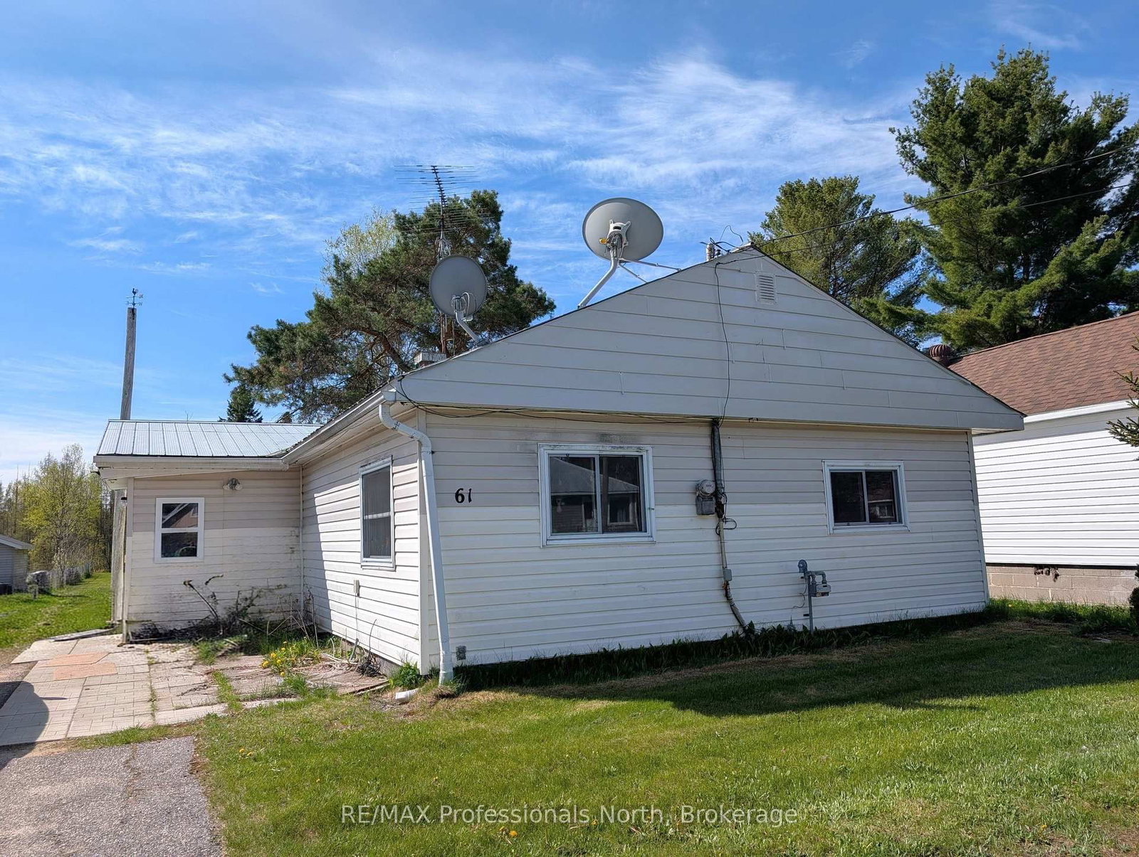 61 RIVERSIDE Avenue • South River, ON photo 1
