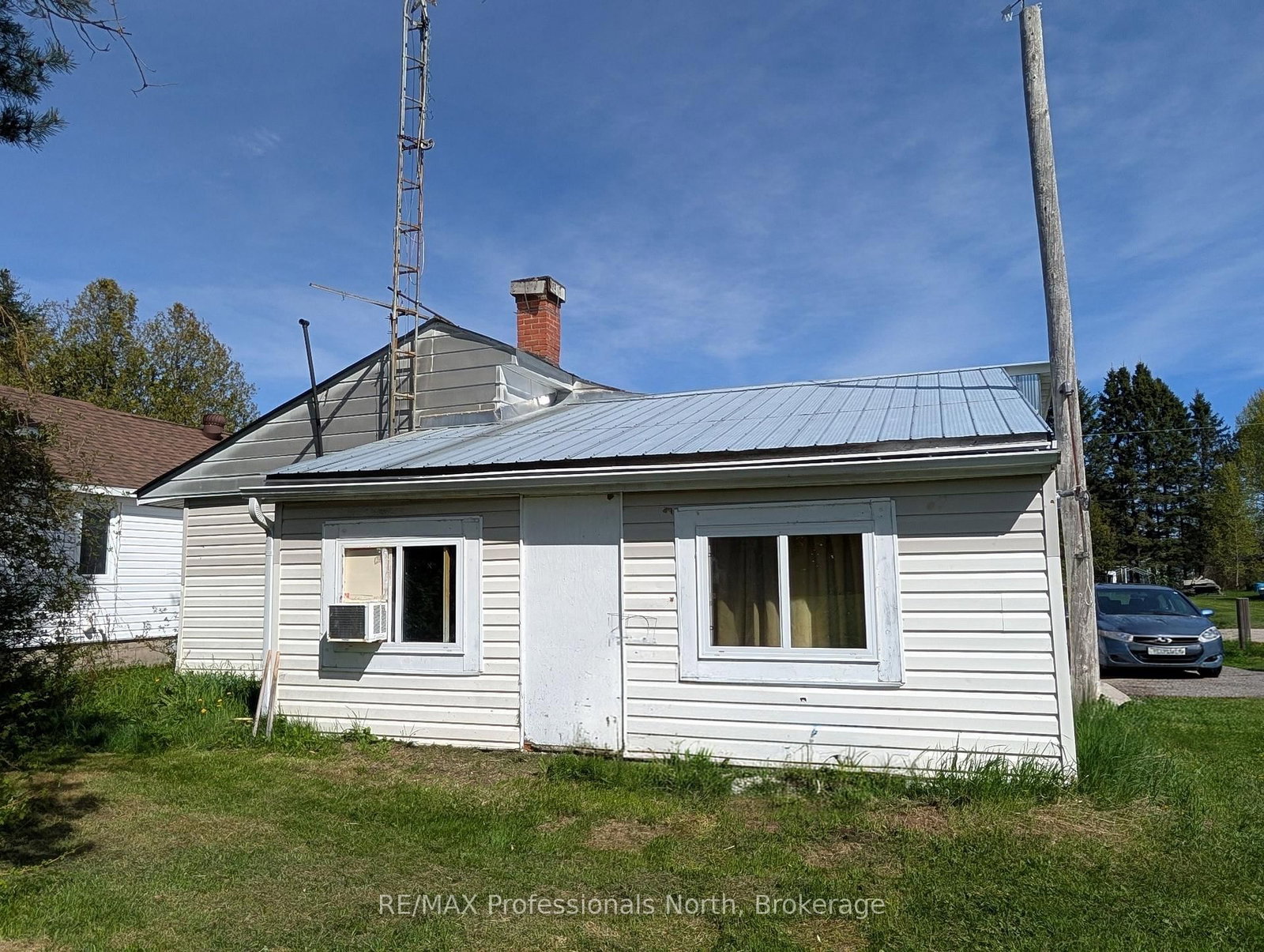 61 RIVERSIDE Avenue • South River, ON photo 3