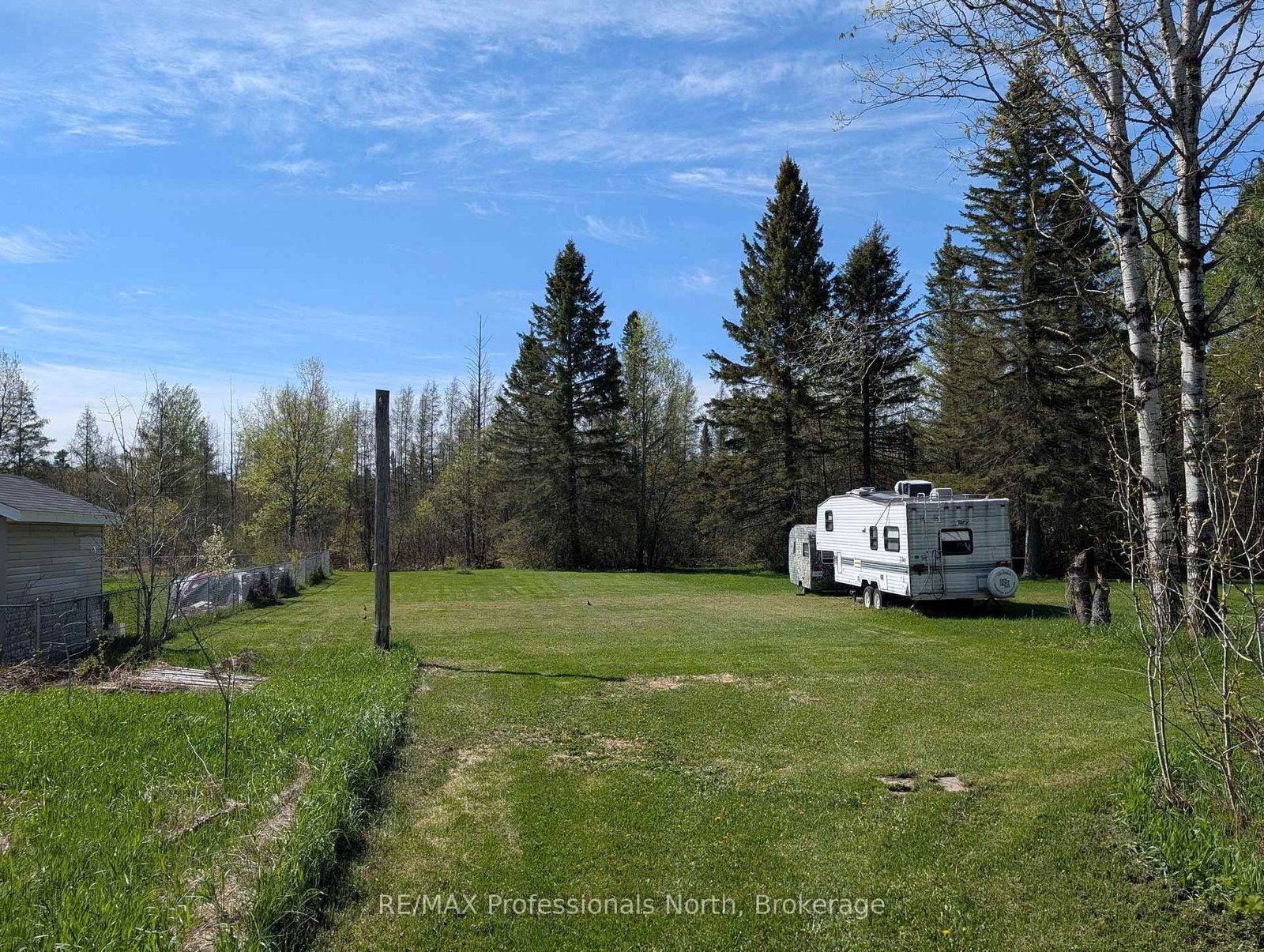 61 RIVERSIDE Avenue • South River, ON photo 4