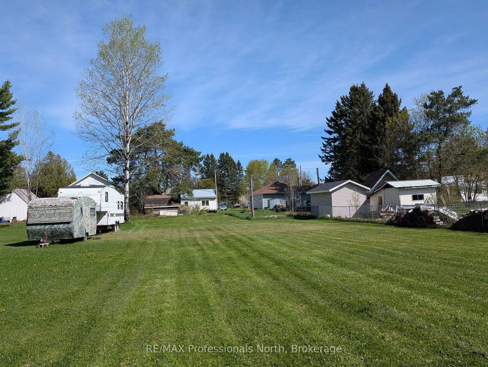 61 RIVERSIDE Avenue • South River, ON photo 5