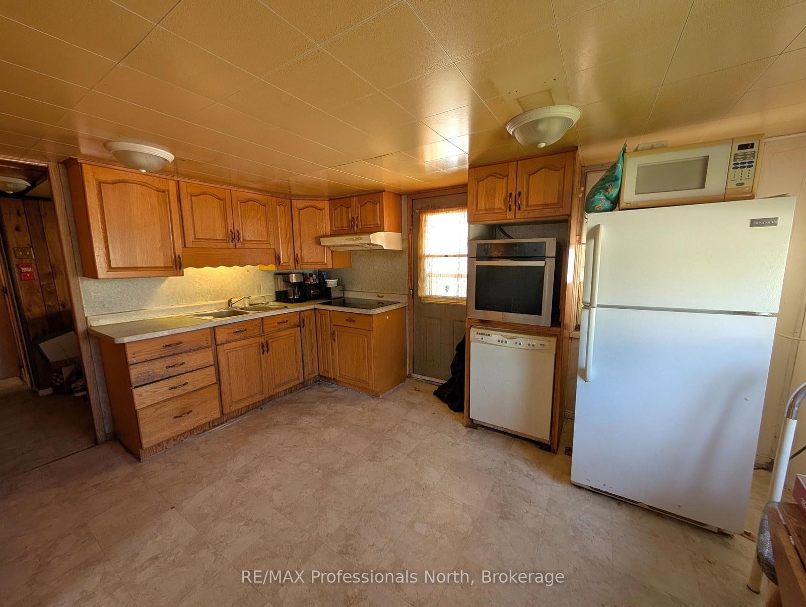 61 RIVERSIDE Avenue • South River, ON photo 7