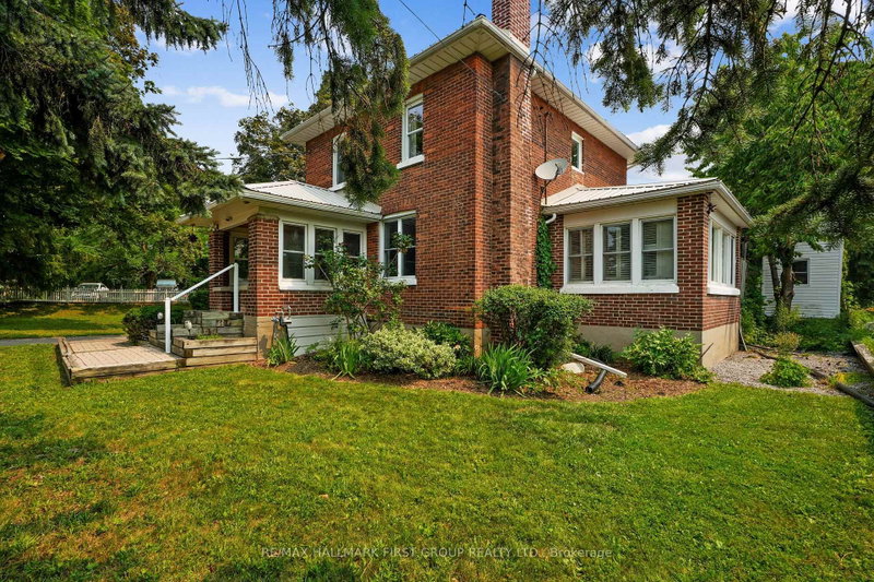 89 Rose Glen Road N