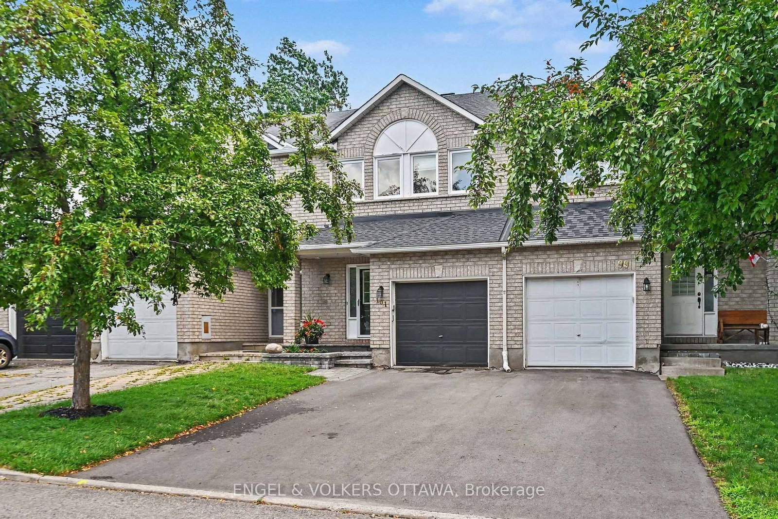 101 Margrave Avenue • Ottawa, ON photo 3