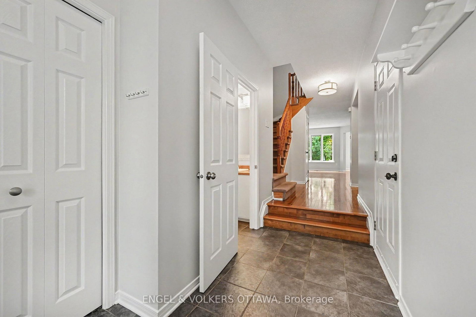 101 Margrave Avenue • Ottawa, ON photo 4