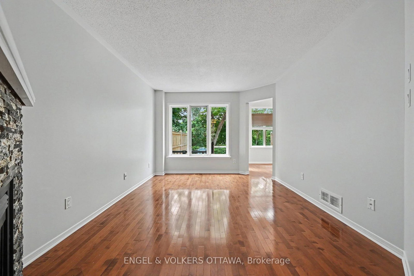 101 Margrave Avenue • Ottawa, ON photo 6