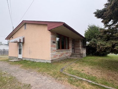 463 Richard Street — photo 2