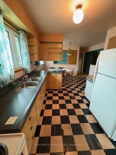 463 Richard Street — photo 5