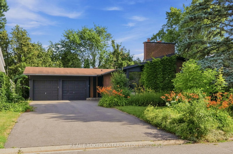 home for sale on 2021 Woodglen Crescent