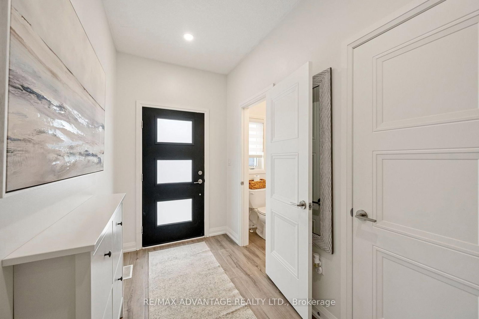 2 - 1 Miller Drive, Lucan Biddulph — photo 4