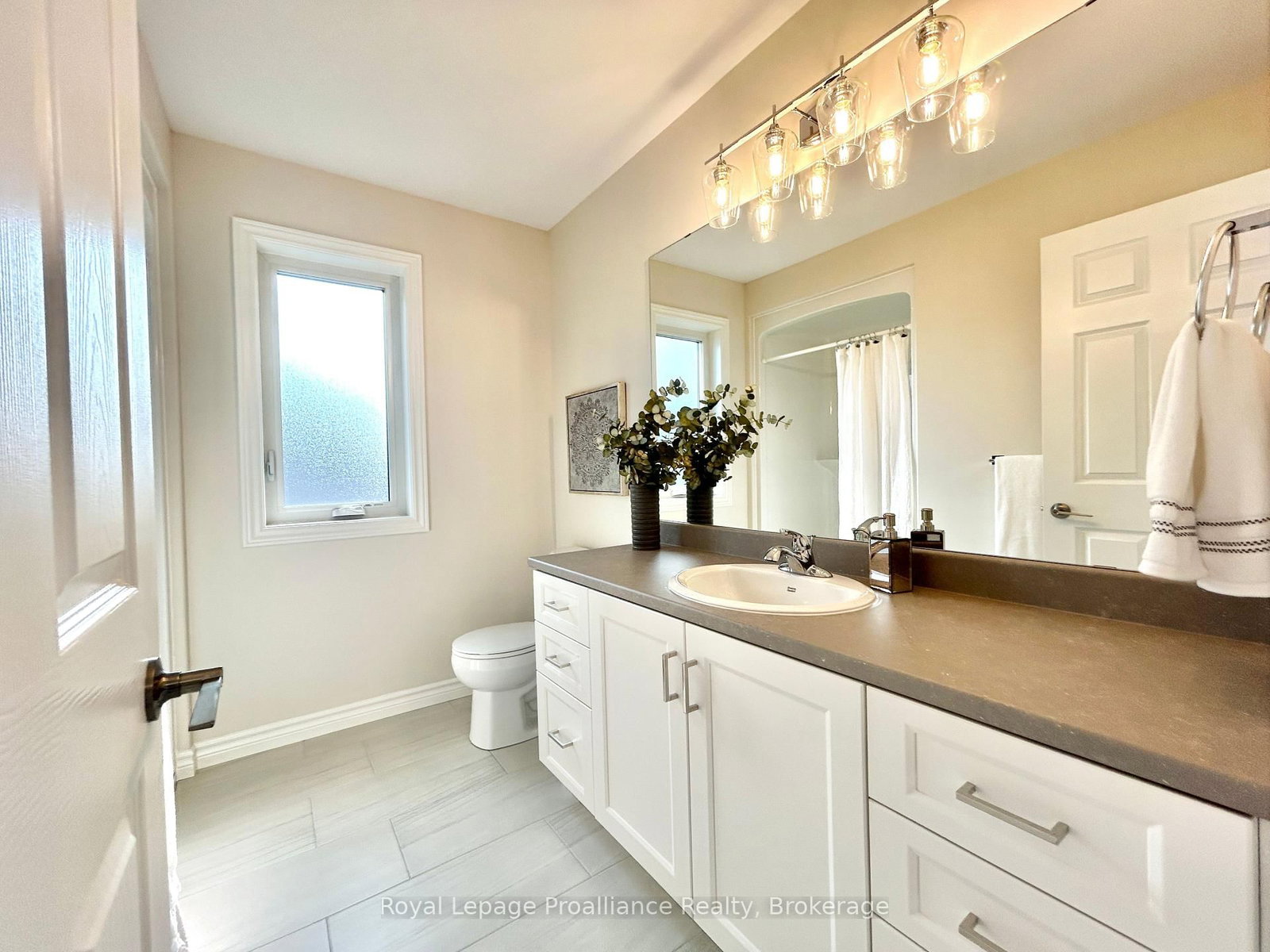 93 Athabaska Drive • Belleville, ON photo 14