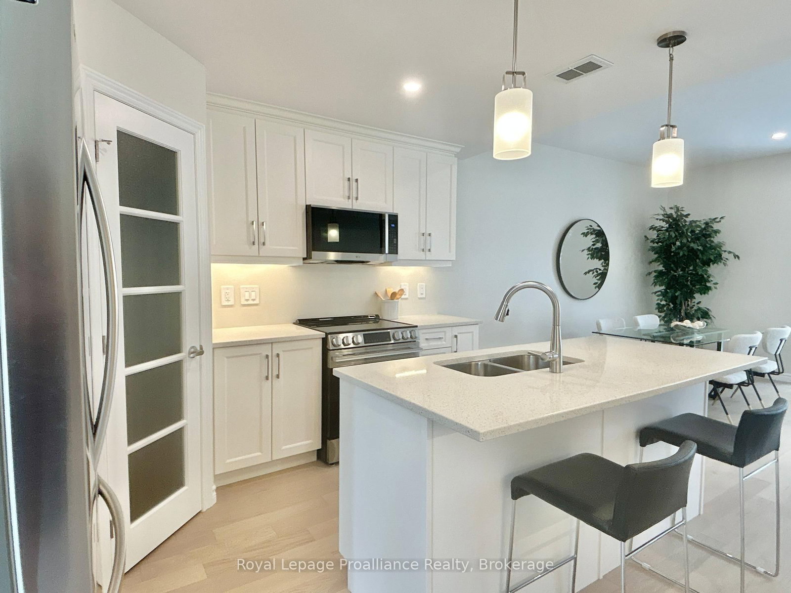 93 Athabaska Drive • Belleville, ON photo 4