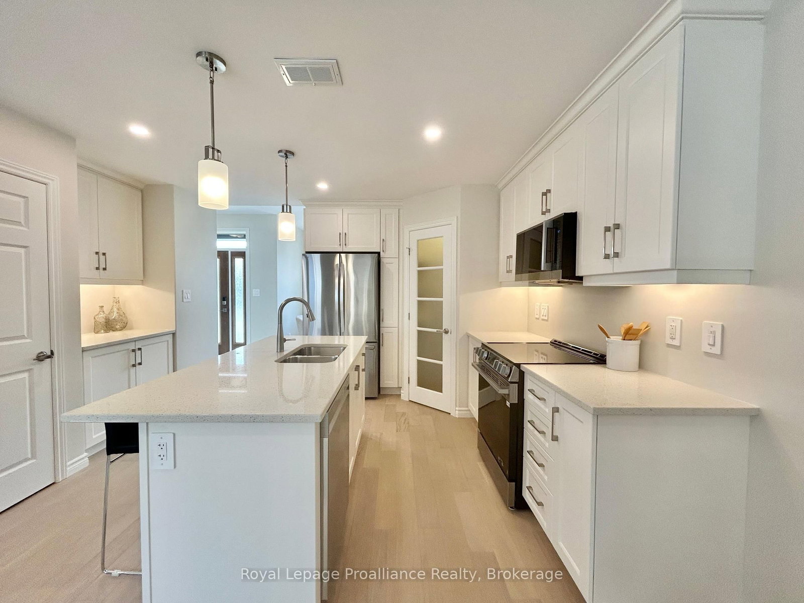 93 Athabaska Drive • Belleville, ON photo 5
