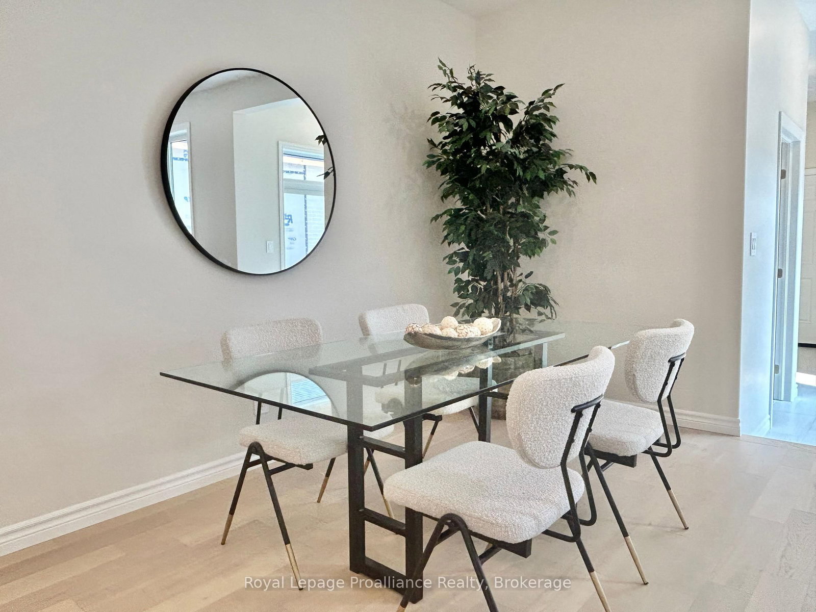 93 Athabaska Drive • Belleville, ON photo 7