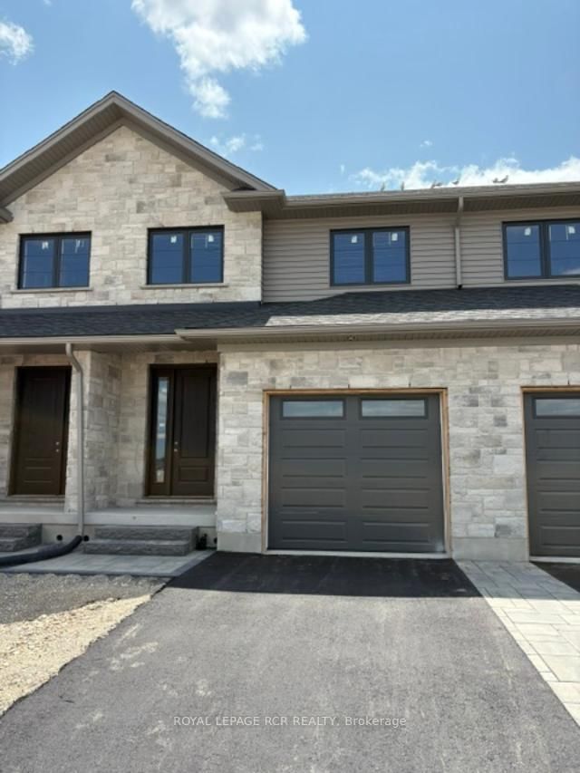 18 Reid Hill Drive • Mapleton, ON photo 1