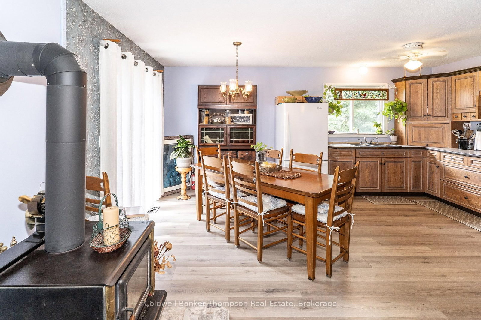 68 Stephenson. 2 Road E • Huntsville, ON photo 6