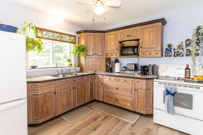 68 Stephenson. 2 Road E • Huntsville, ON photo 8