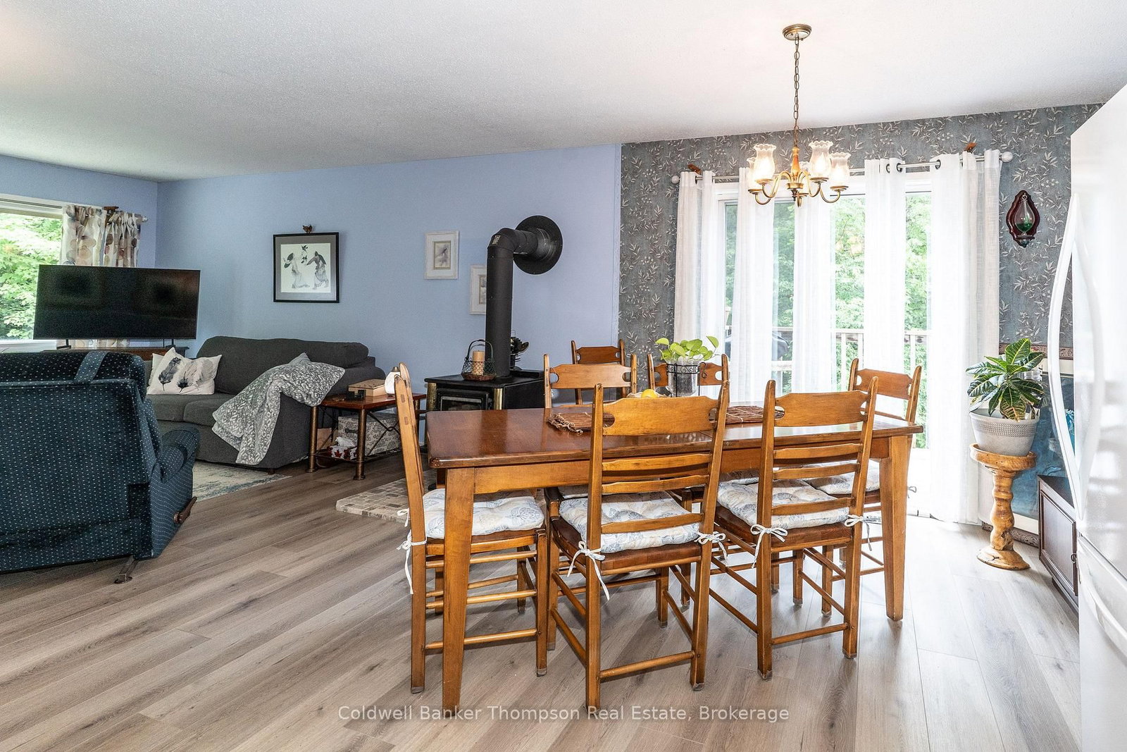 68 Stephenson. 2 Road E • Huntsville, ON photo 9