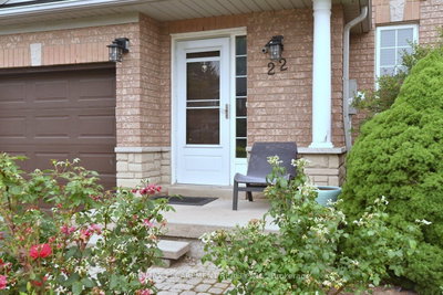 22 Moore Crescent — photo 4