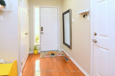 22 Moore Crescent — photo 5