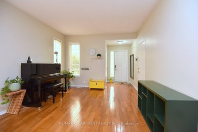 22 Moore Crescent — photo 6