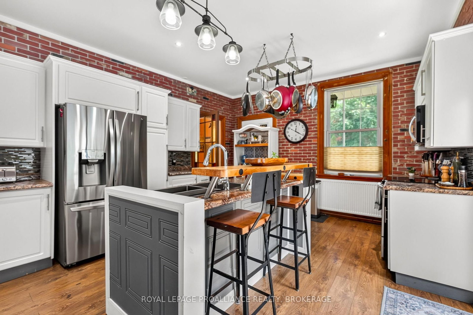223 King Street W • Gananoque, ON photo 21