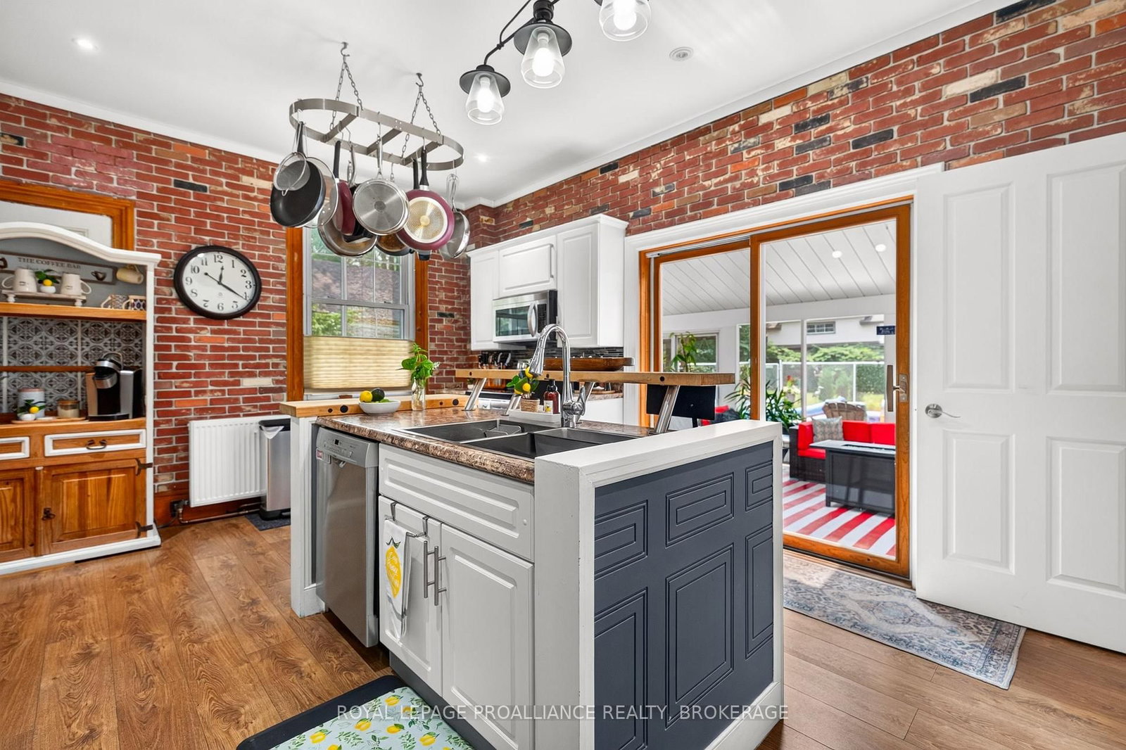 223 King Street W • Gananoque, ON photo 22