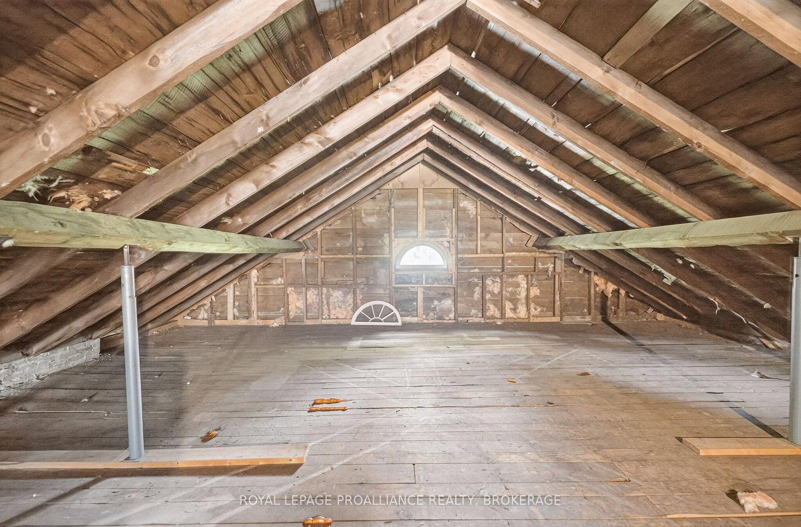 223 King Street W • Gananoque, ON photo 38