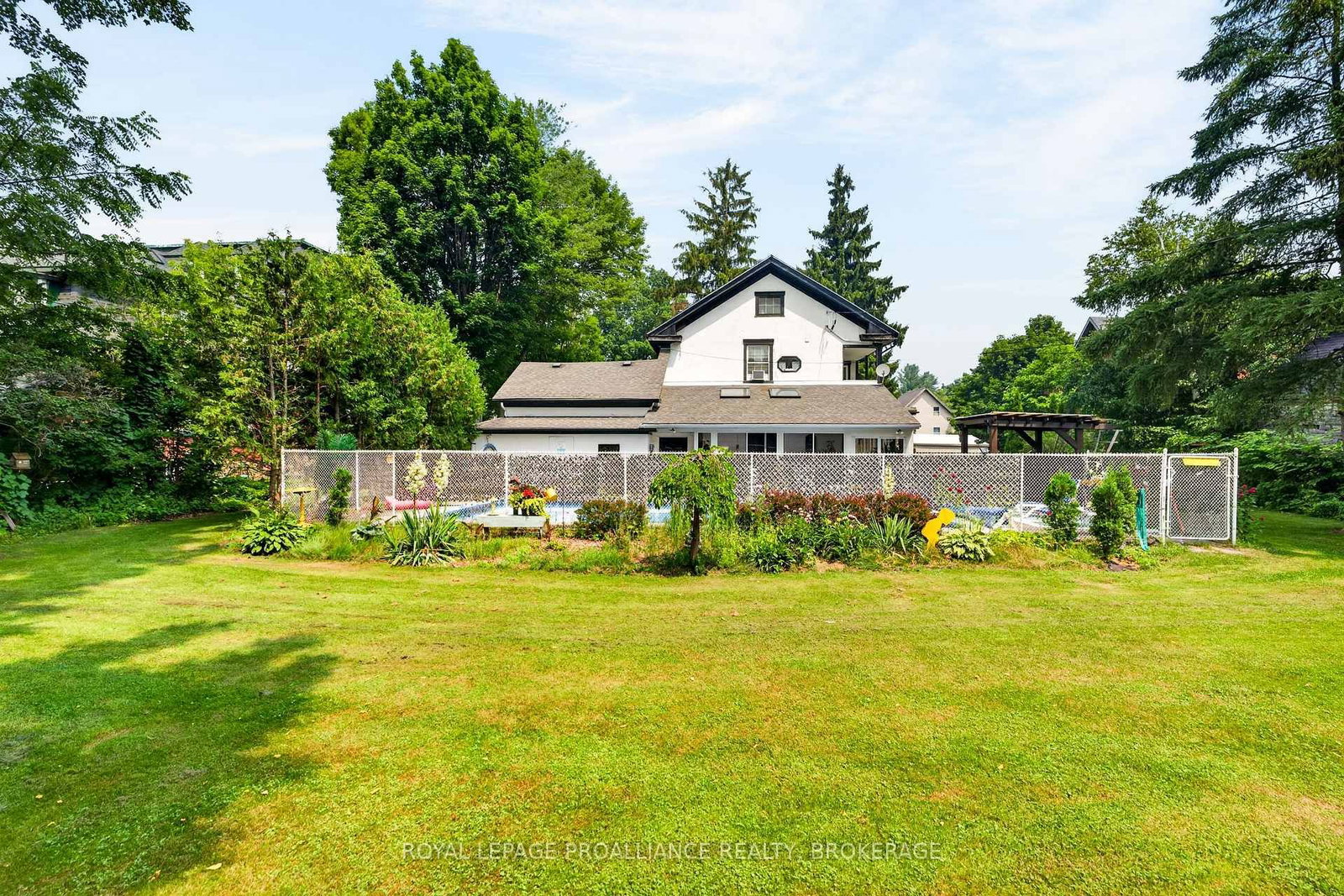 223 King Street W • Gananoque, ON photo 39