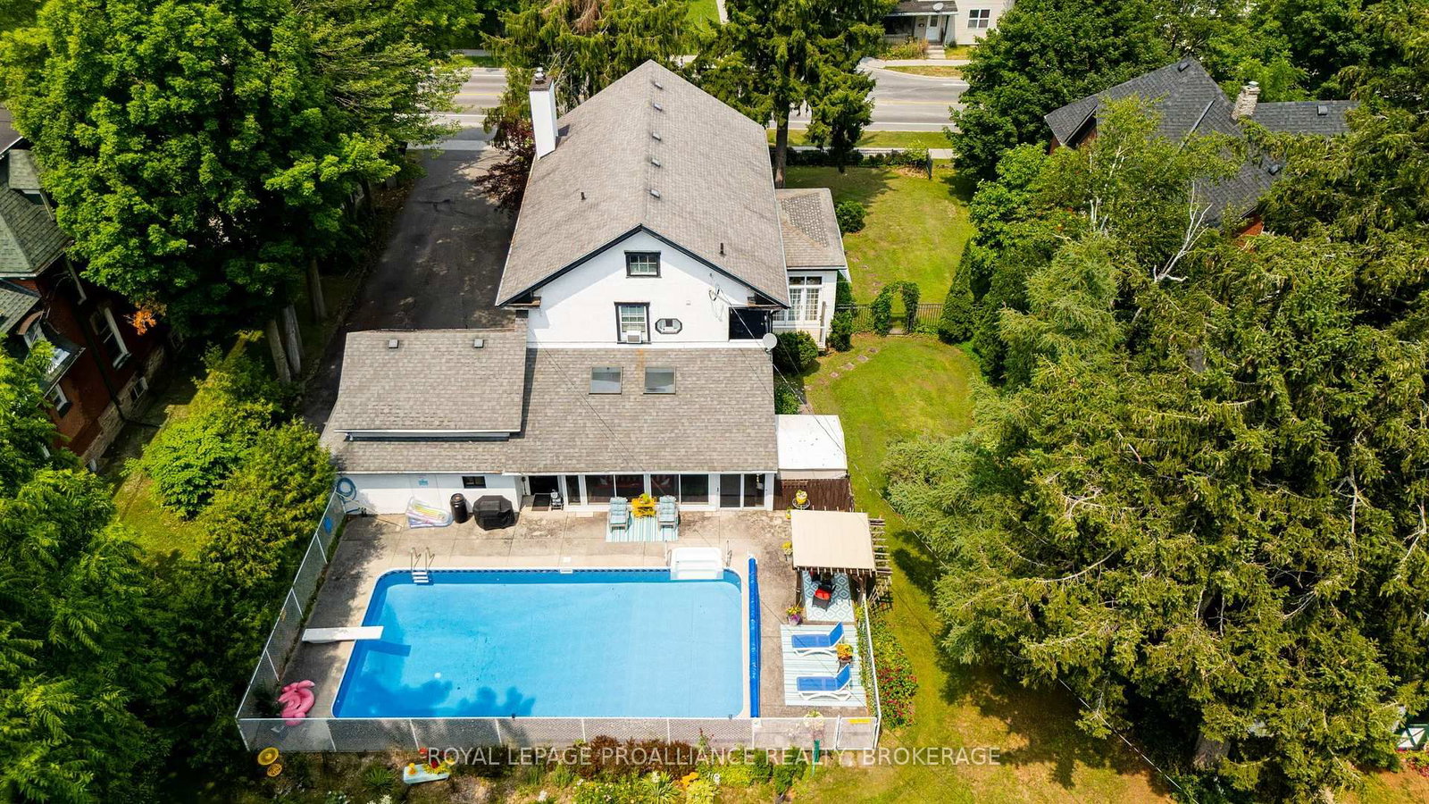 223 King Street W • Gananoque, ON photo 45