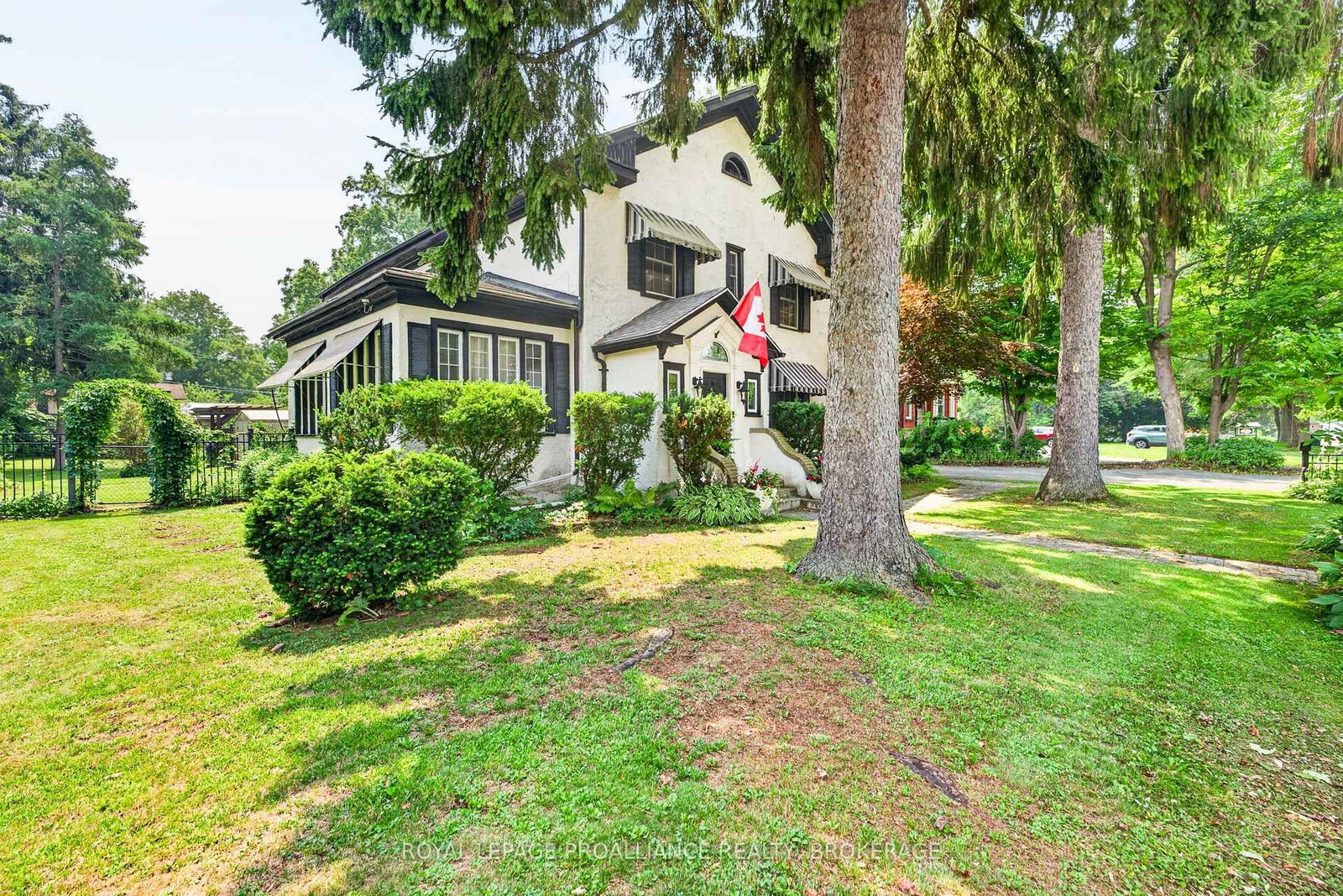 223 King Street W • Gananoque, ON photo 5