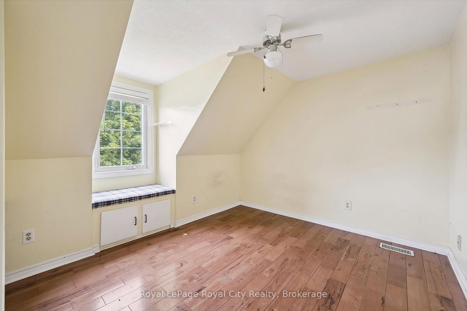 628 Willow Road • Guelph, ON photo 18