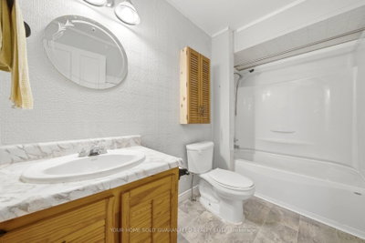211 Canborough Street • West Lincoln, ON photo 9