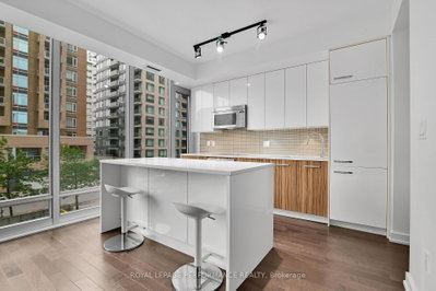 Unit 202 — 111 Champagne Avenue S — photo 4