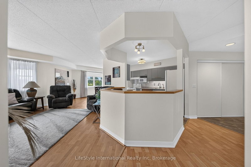 208 Silvercreek Pkwy N photo 5