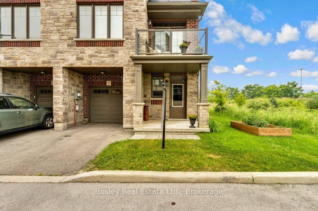 7 Bacon Lane • Hamilton, ON photo 4