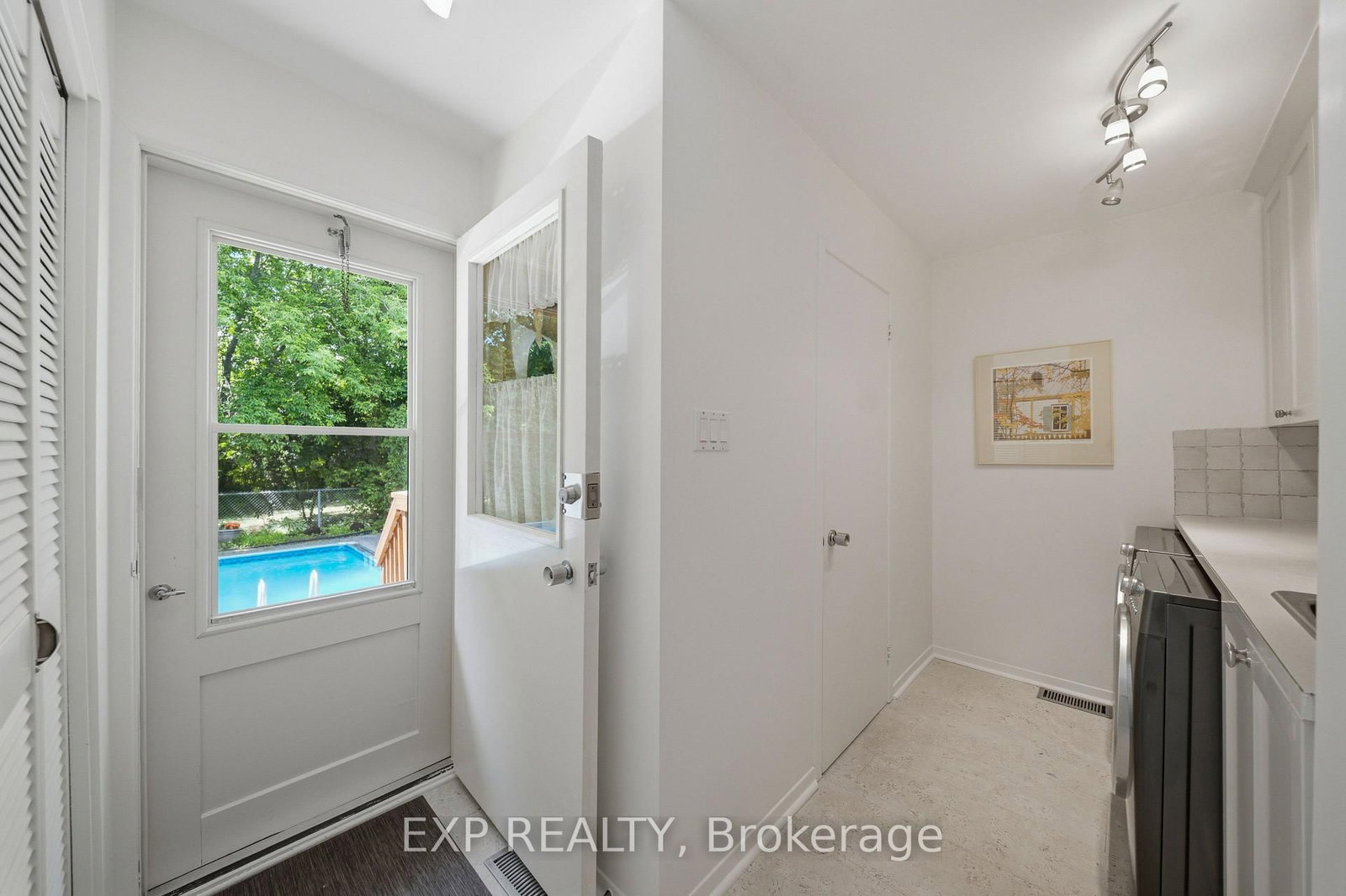 919 Plante Drive • Ottawa, ON photo 37