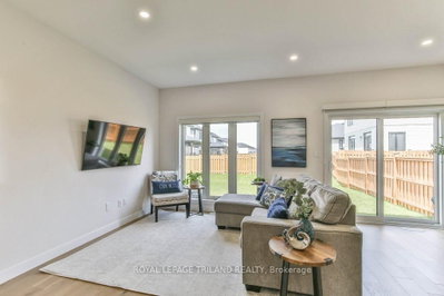 6682 HAYWARD Drive • London South, ON photo 9