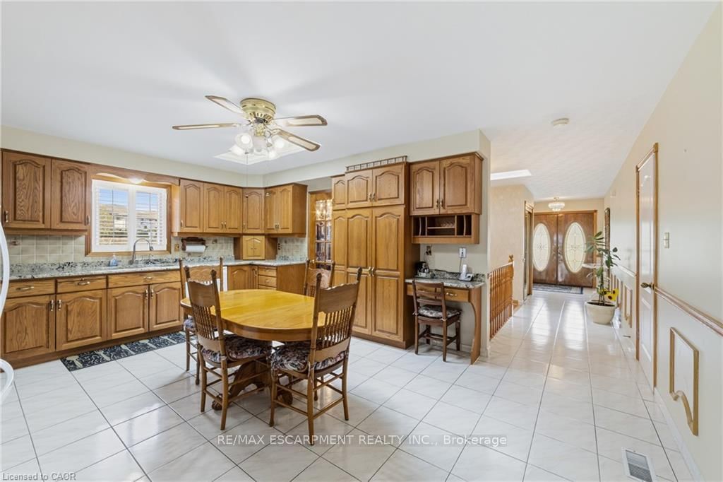 546 Dicenzo Drive • Hamilton, ON photo 13