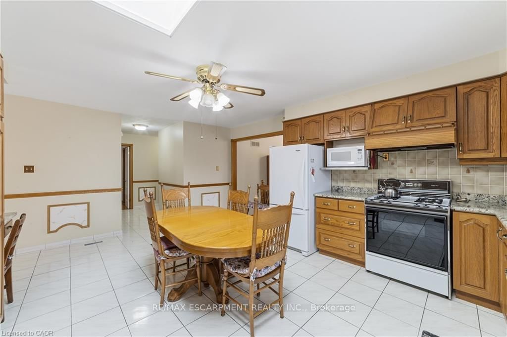 546 Dicenzo Drive • Hamilton, ON photo 15