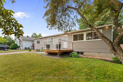 5 Selkirk Street • Petawawa, ON photo 3