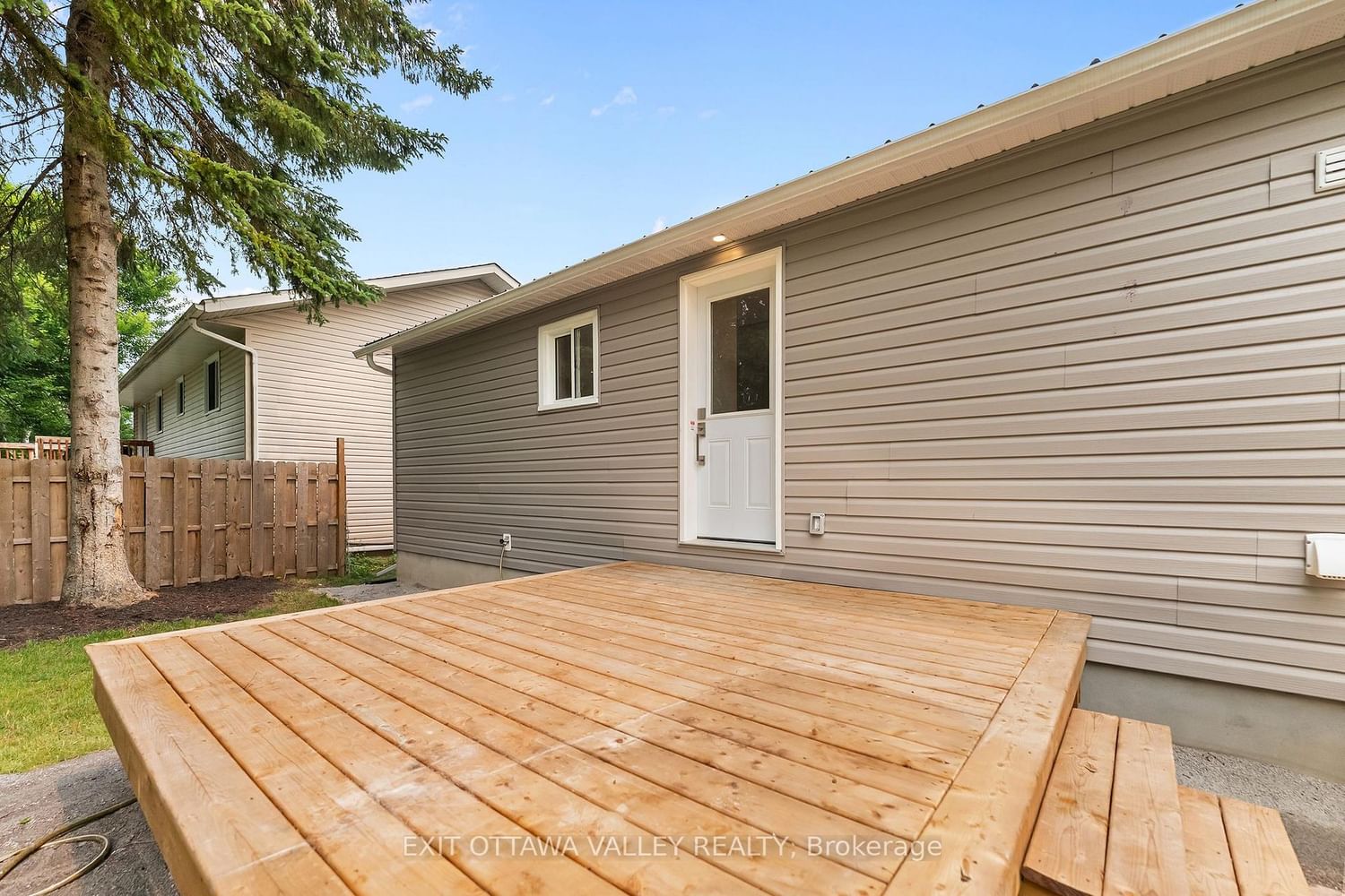 5 Selkirk Street • Petawawa, ON photo 30