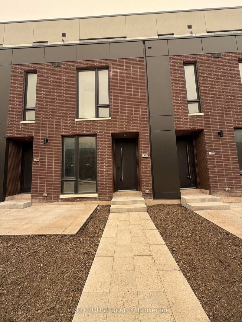 home for lease on 153 Everett Common